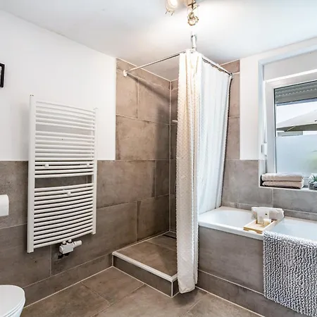 Deluxe Mit Terrasse 公寓